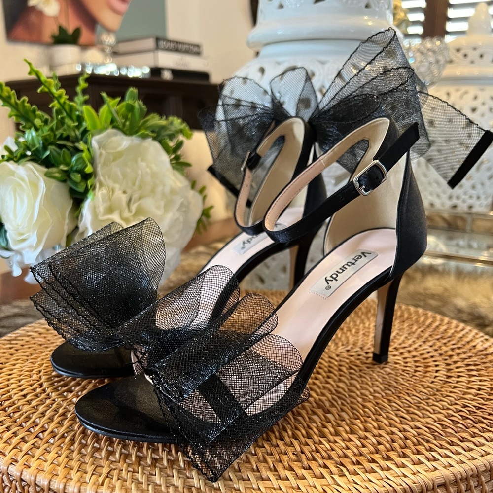 NEW JIMMY LOOK ALIKES ORGANZA BOW SANDALS💙
